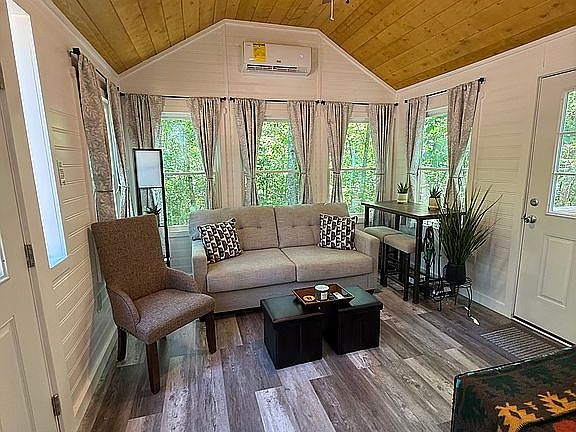 4th image of 1113 Henderson Cir Lot 3