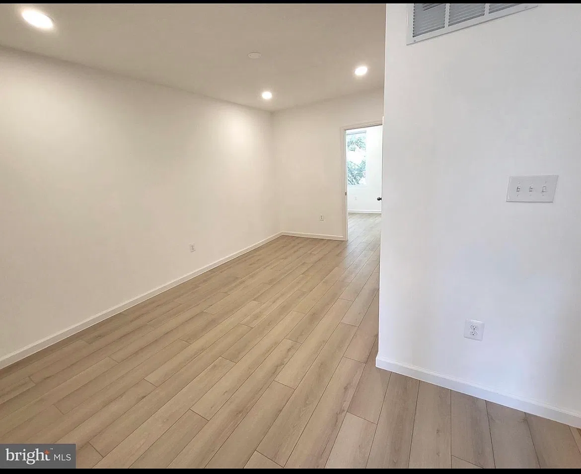 4 bed, 2.5 bath, 1600 sqft, $4,500 — Photo 2