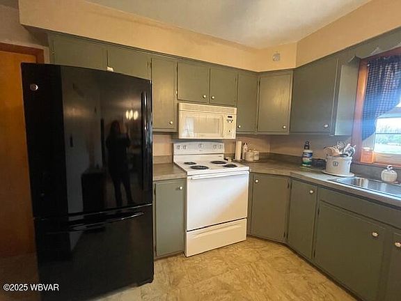 3rd image of 1235 8th Street Dr