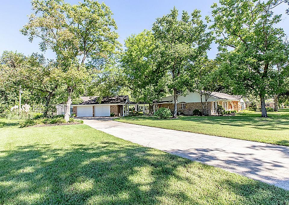 1st image of 10530 Woodedge Dr