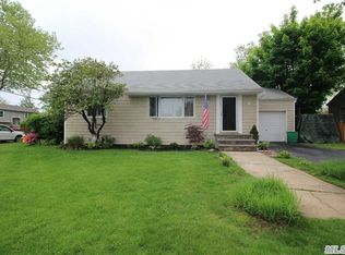 501 6th Ave, East Northport, NY 11731
