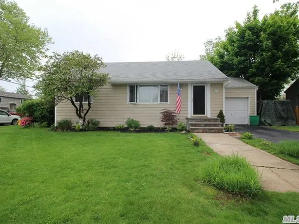 501 6th Ave, East Northport, NY 11731