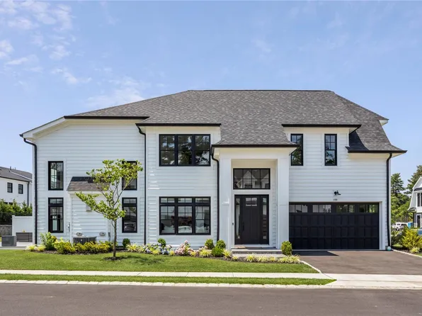 109 Three Ponds Lane #109, Woodbury, NY 11797