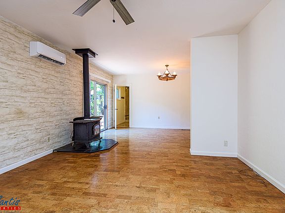 5th image of 207 Harding Ave