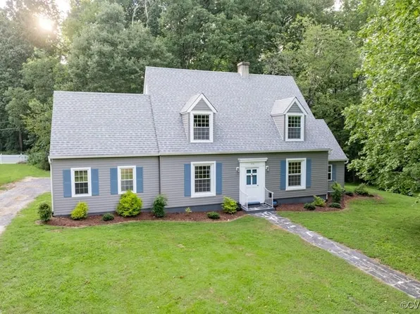 706 College Ave, Blackstone, VA 23824