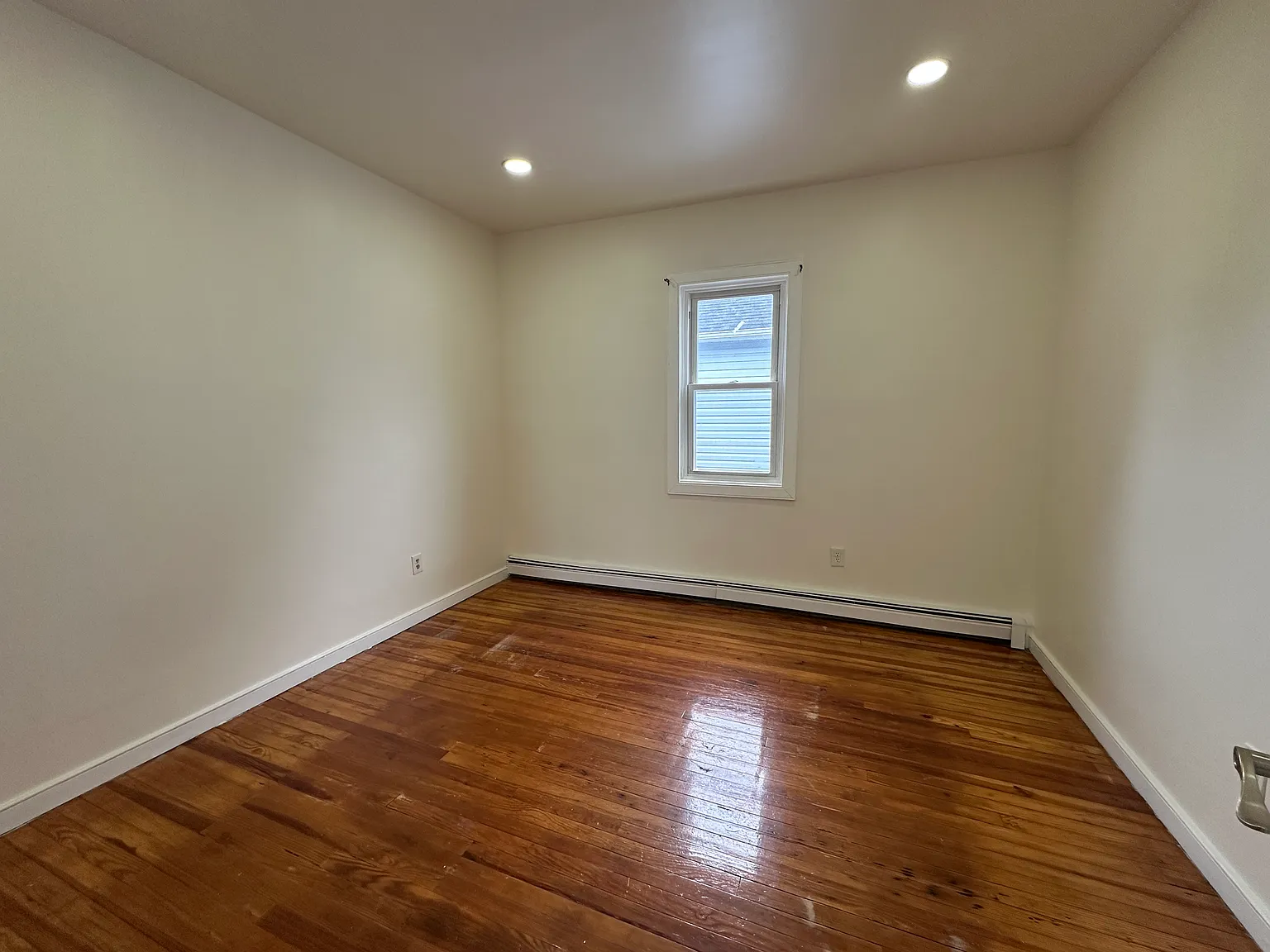 4 bed, 1400 sqft, $3,100 — Photo 4