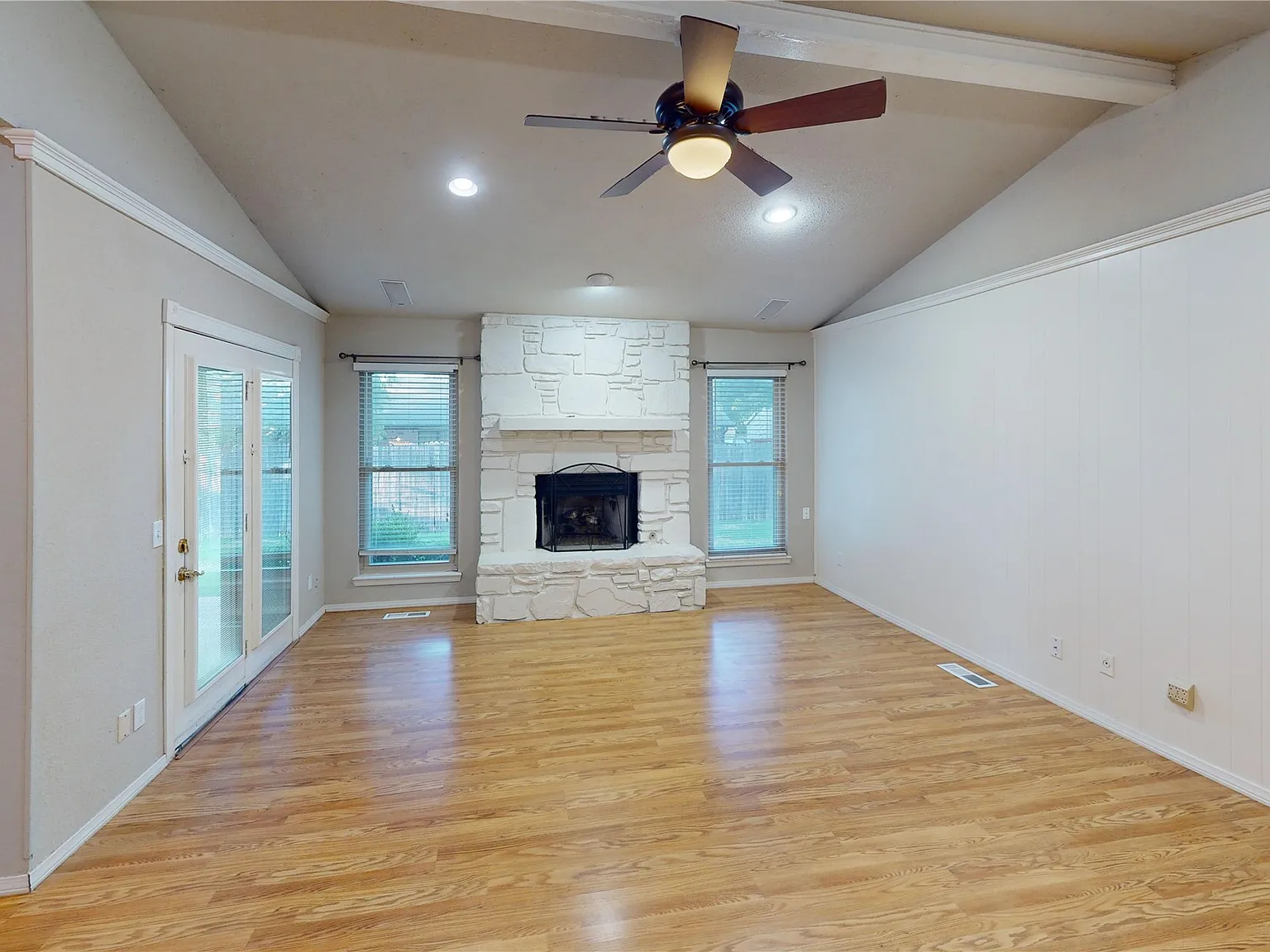 3 bed, 2.0 bath, 1744 sqft, $1,700 — Photo 3