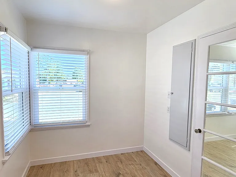 1401 W Victory Blvd #1401 — Photo 9