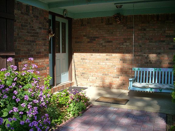 2nd image of 1716 Charter Oak Cir