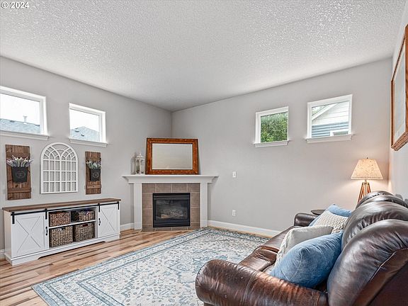5th image of 3603 NE 81st Cir