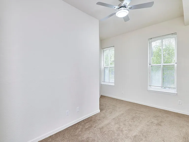 1421 N Park Pl — Photo 26