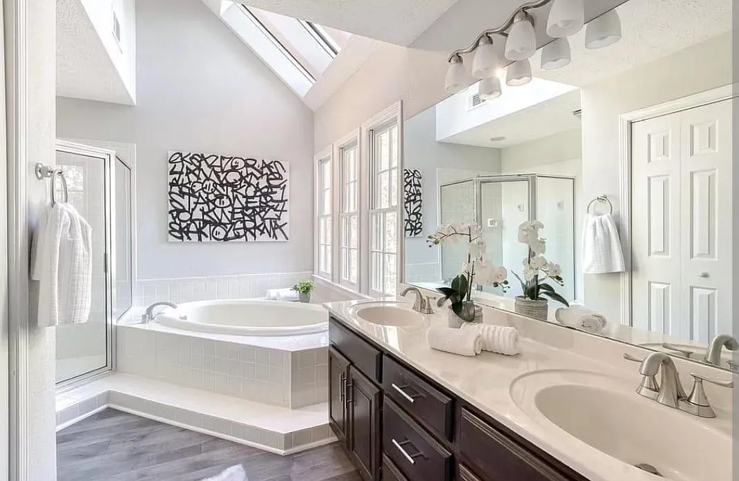 5 bed, 2.5 bath, $2,750 — Photo 2