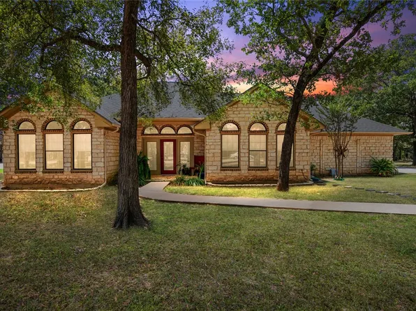 1095 Autumn Oaks Cir, China Spring, TX 76633