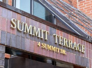 4 Summit Dr APT 302, Reading, MA 01867