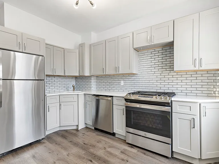 37 Saint Pauls Ave #2 — Photo 4