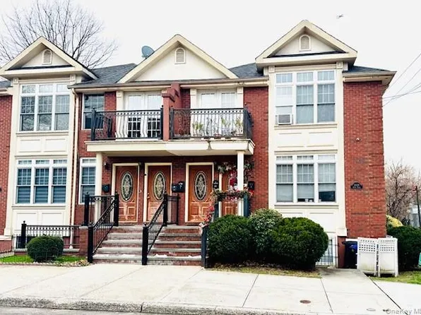 60-28 60th Place, Maspeth, NY 11378