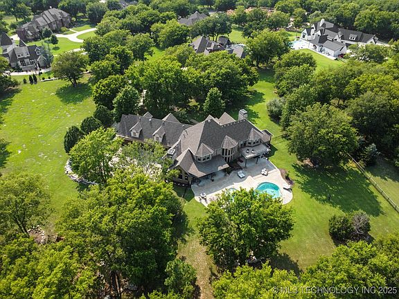 3rd image of 9931 N Chadford Rd