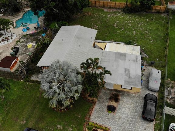 3rd image of 2920 SW 13th Ct