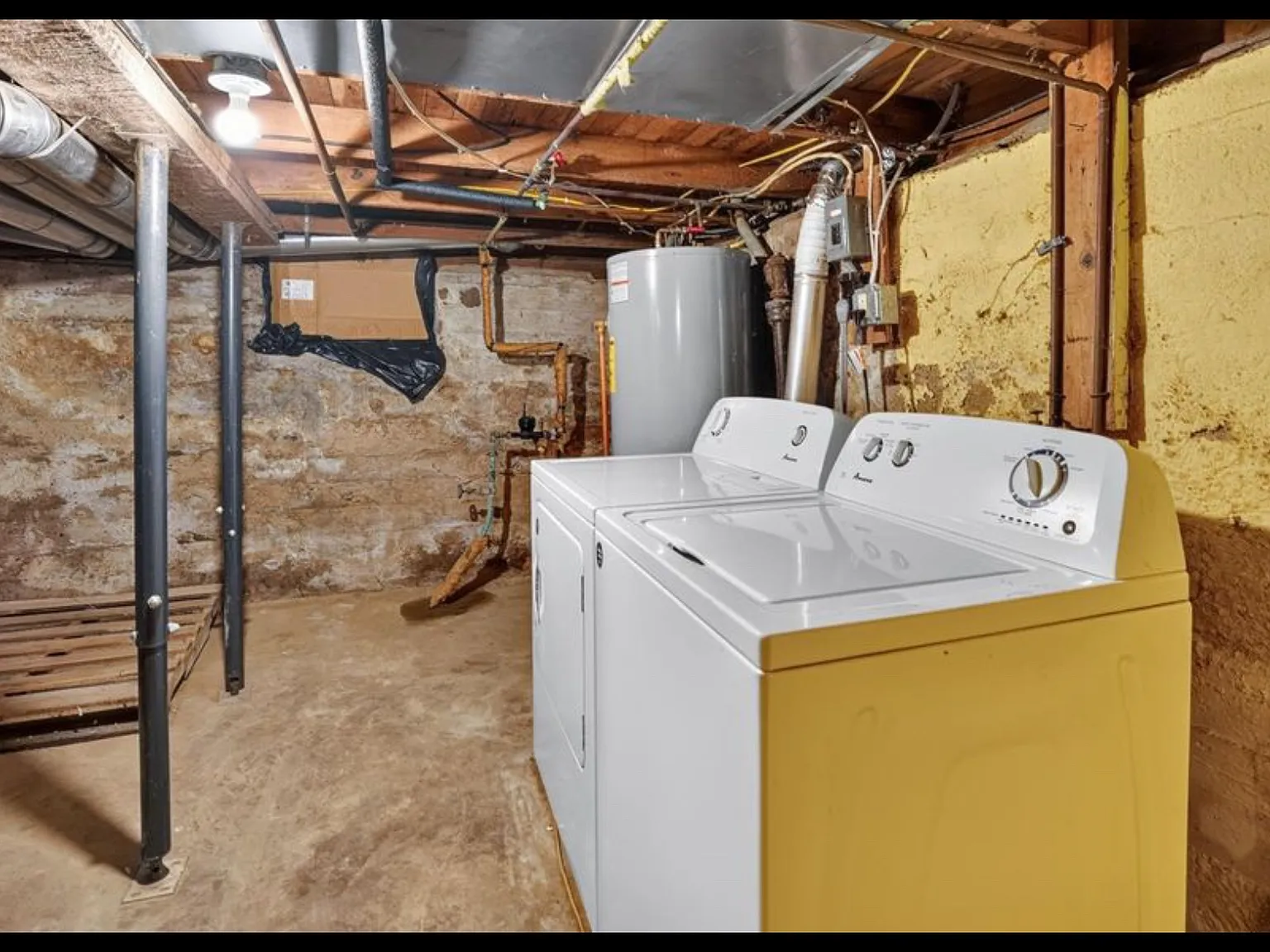 204 Noble St — Photo 3