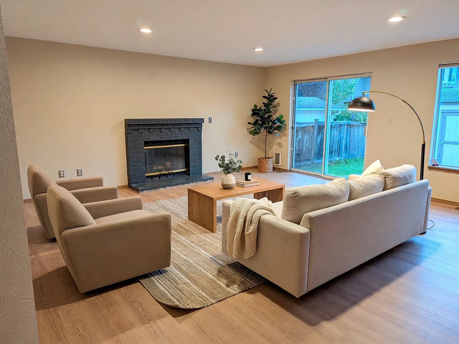 3 bed, 2.5 bath, 1902 sqft, $3,850 — Photo 3