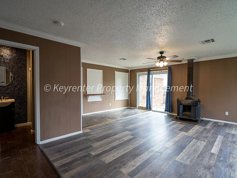 1622 W Britton Rd — Photo 17