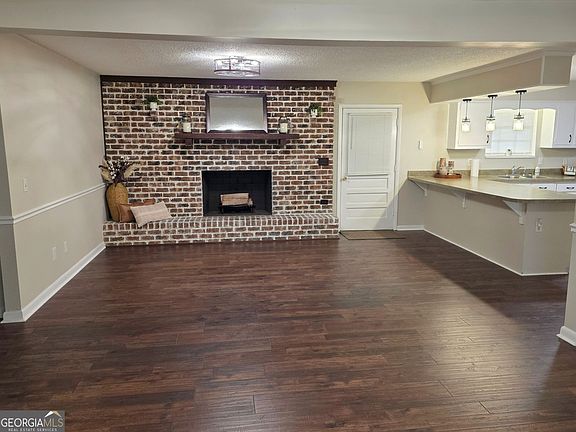 3rd image of 440 Pecan Ln