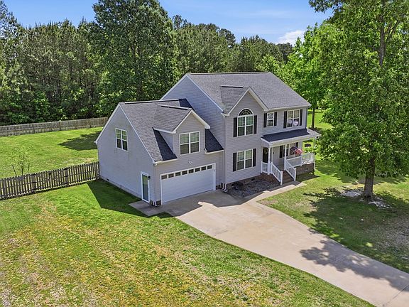 3rd image of 405 Prince William Drive