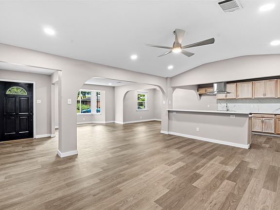 5th image of 702 Austrian Rd