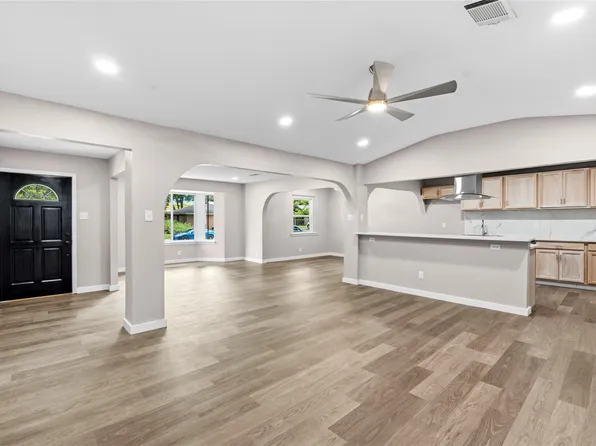 702 Austrian Rd, Grand Prairie, TX 75050