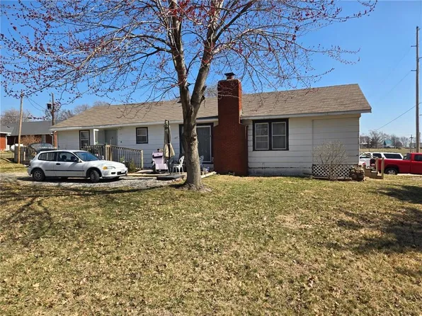 400 1st St, Ferrelview, MO 64163