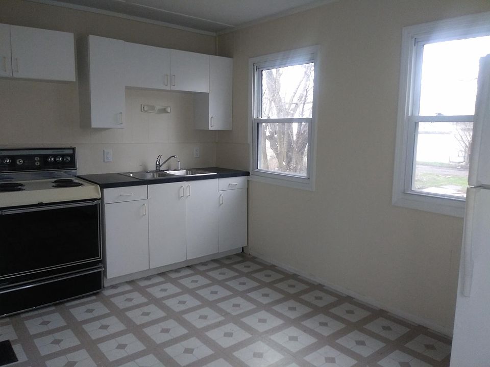 2nd image of 613 S Sheridan St