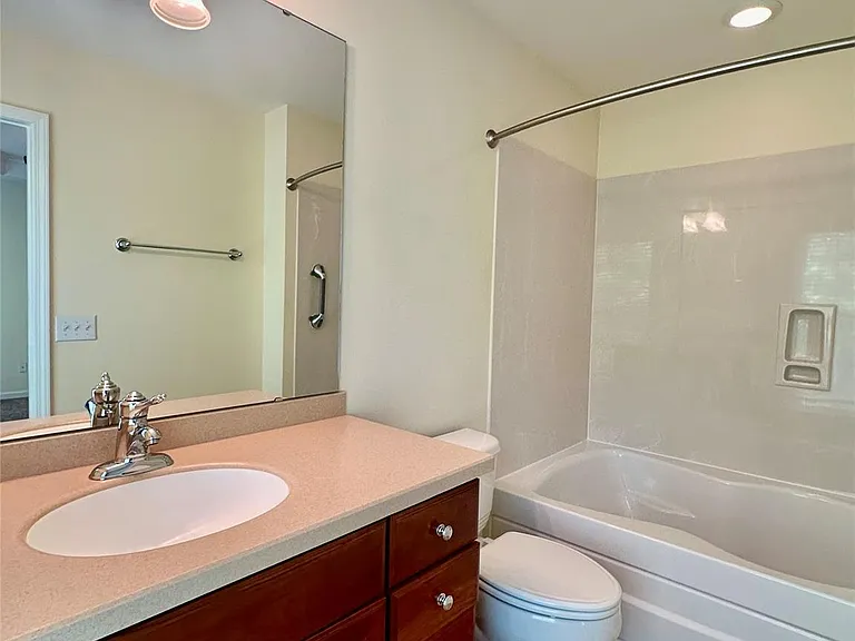1104 Drayton Ct — Photo 15