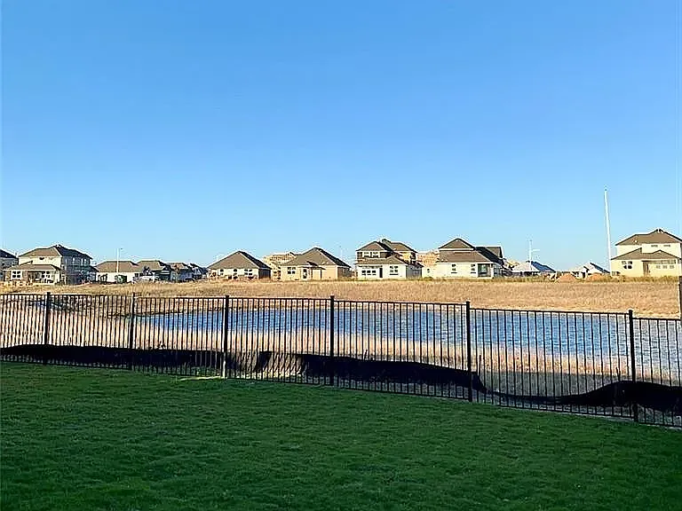 17320 Crowndale Dr — Photo 23