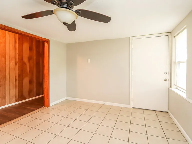 901 Westmont Dr — Photo 15