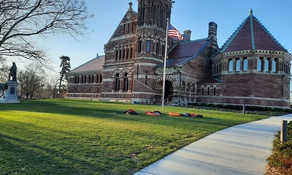 Building Photo 4