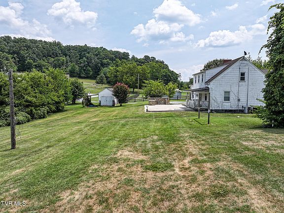 3rd image of 1950 Blue Springs Pkwy
