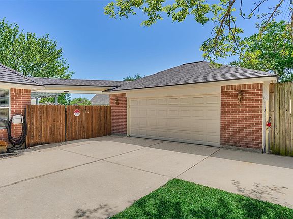 3rd image of 7411 Nicholforest Ln