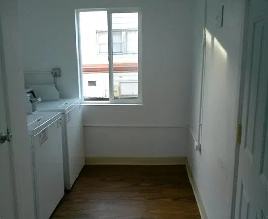 1 bed, 100 sqft, $1,000 — Photo 4