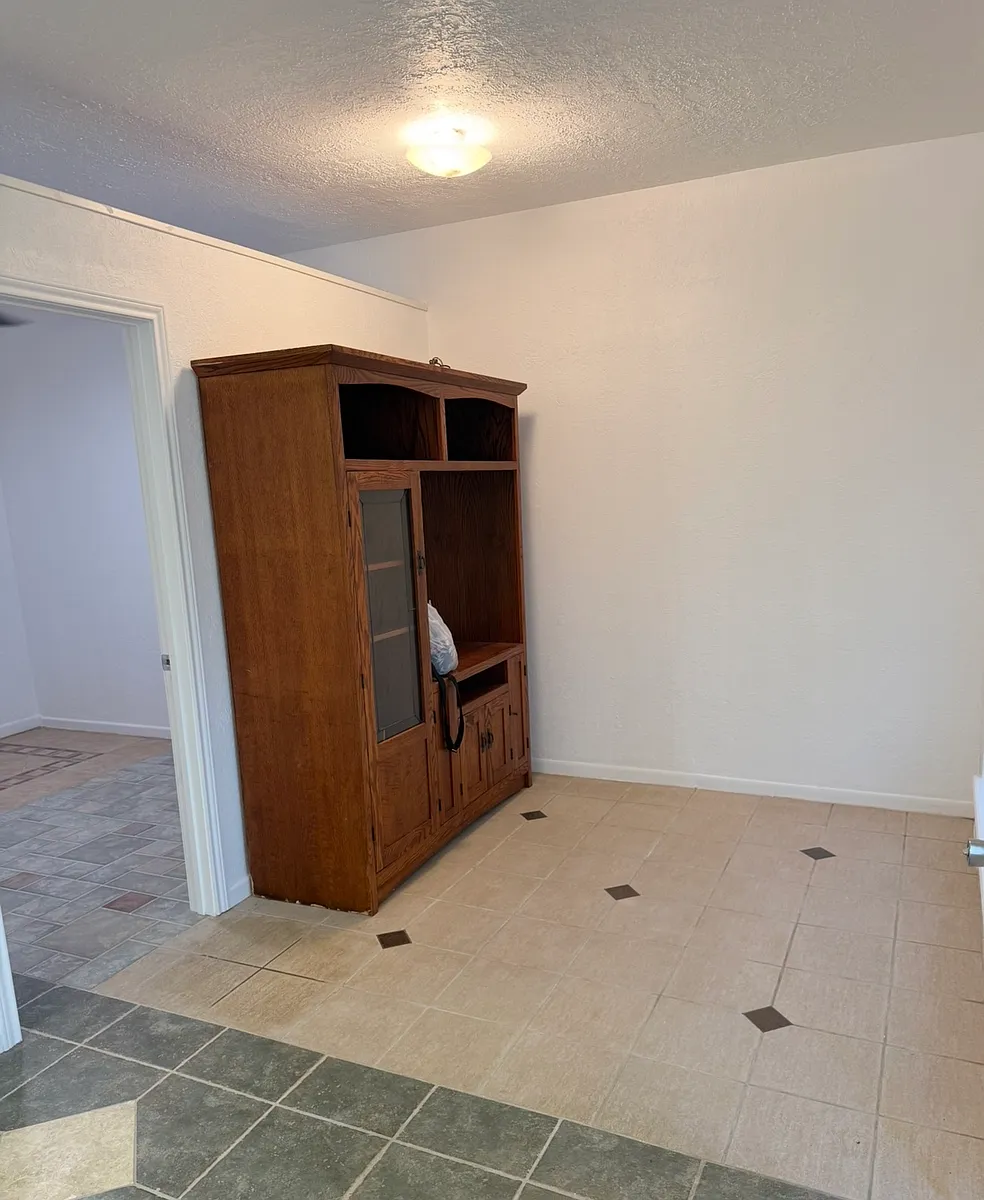 Living room - 6738 US Highway 190 E