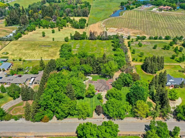 10383 Menlo Oaks Ct, Elk Grove, CA 95624