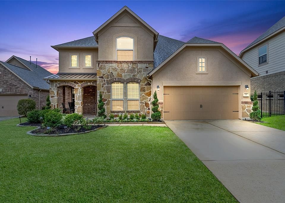 1st image of 70 Canoe Bend Dr