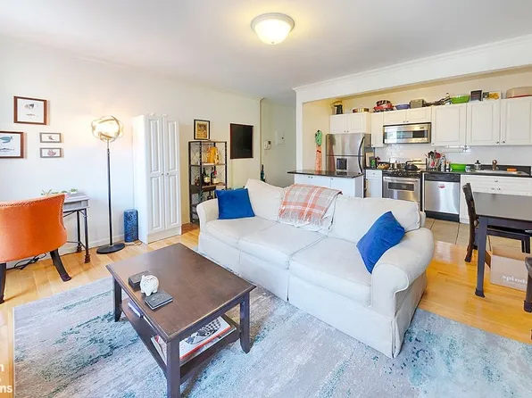 220 W 111th St APT 2D, New York, NY 10026