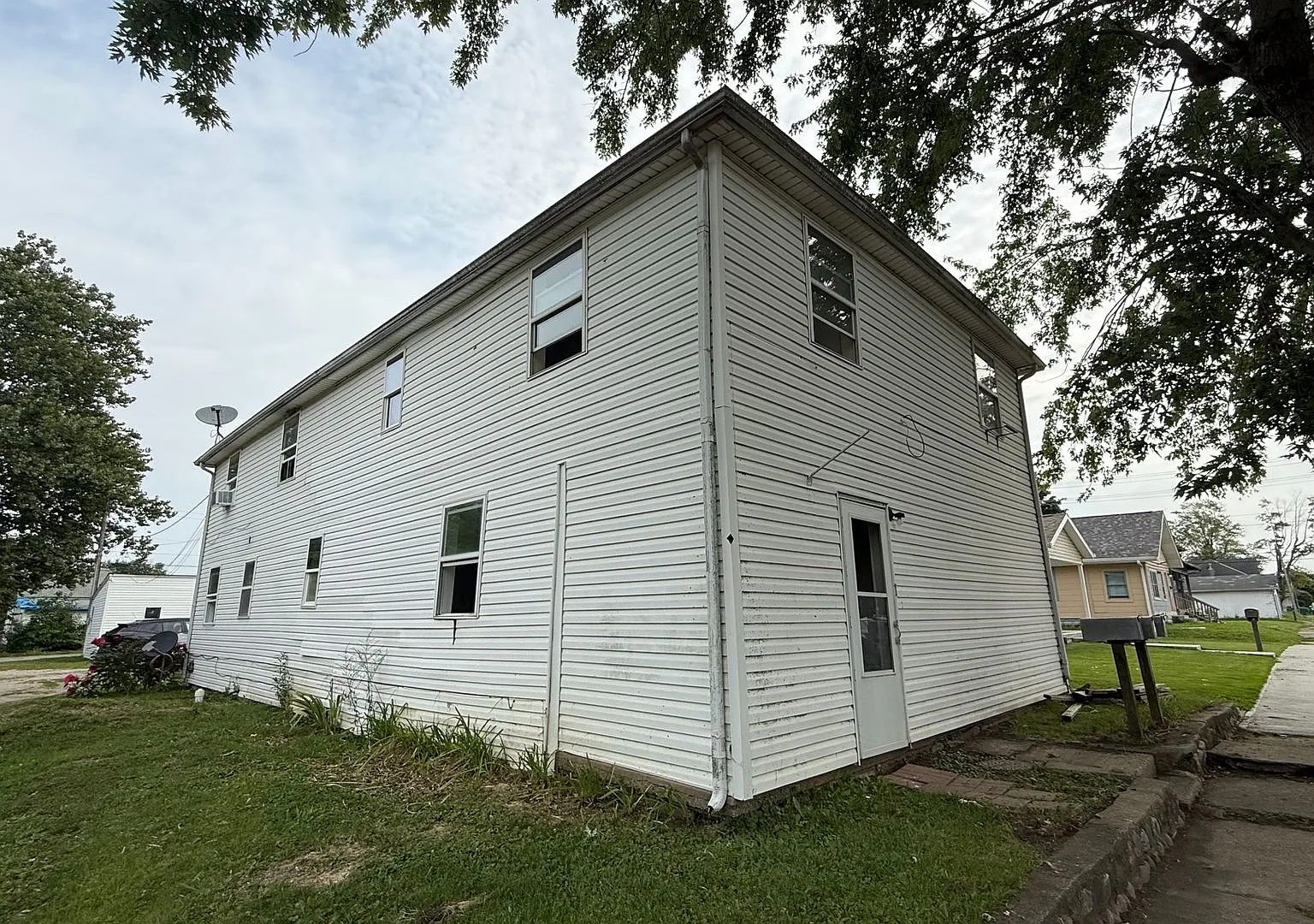 1602 D Ave — Photo 2