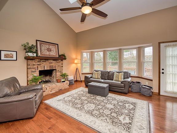 2nd image of 2514 Willow Knoll Dr