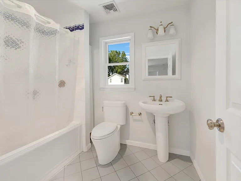 20 Plymouth Rd — Photo 36