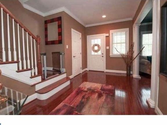 3rd image of 464 Fairmont Dr