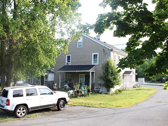 4th image of 852 Hancock St