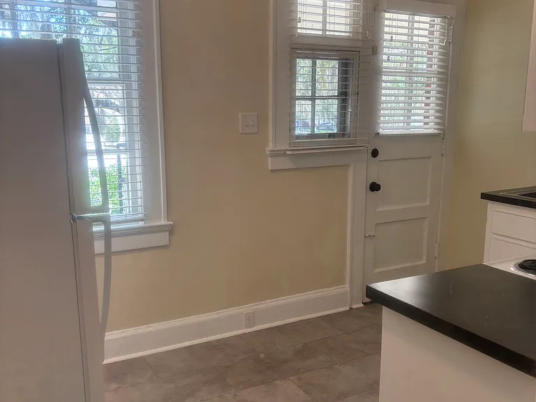 116 W Walnut St #9 — Photo 8