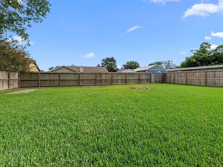 1923 Winding Creek Dr — Photo 25
