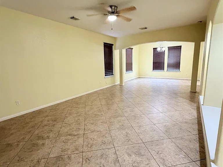 10030 Yolandita — Photo 7